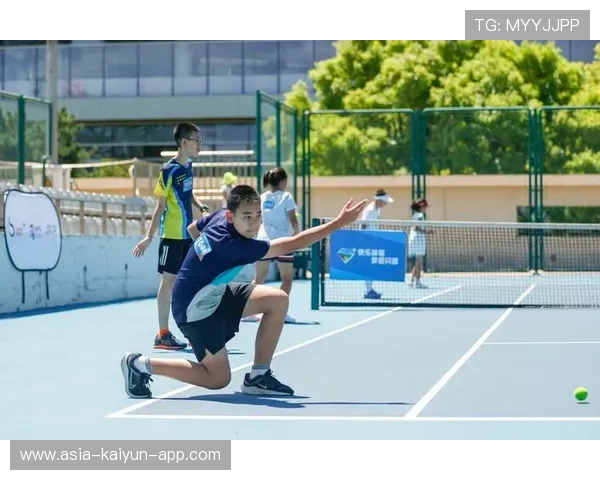 球童身份助力NCAA冠军圆梦网球赛场,网球的球童能挣多少钱